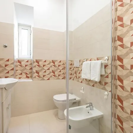 Apartment Lovely And Bright 2 Bed Flat Near Termini Rom
