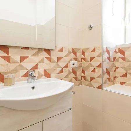 Lovely And Bright 2 Bed Flat Near Termini Apartment