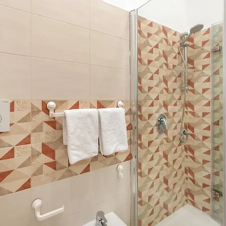Lovely And Bright 2 Bed Flat Near Termini Rom