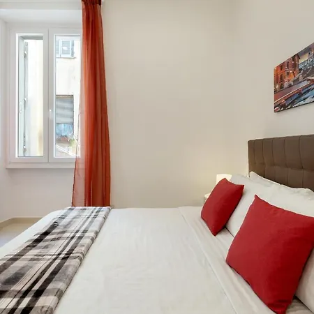 Lovely And Bright 2 Bed Flat Near Termini Apartment