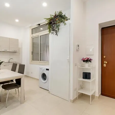 Apartment Lovely And Bright 2 Bed Flat Near Termini Rom