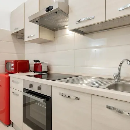 Lovely And Bright 2 Bed Flat Near Termini * Rom