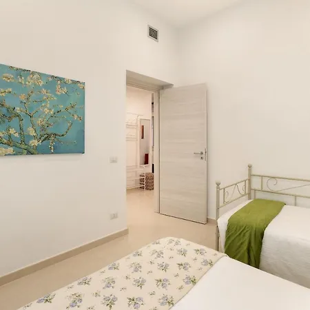 Lovely And Bright 2 Bed Flat Near Termini Apartment *